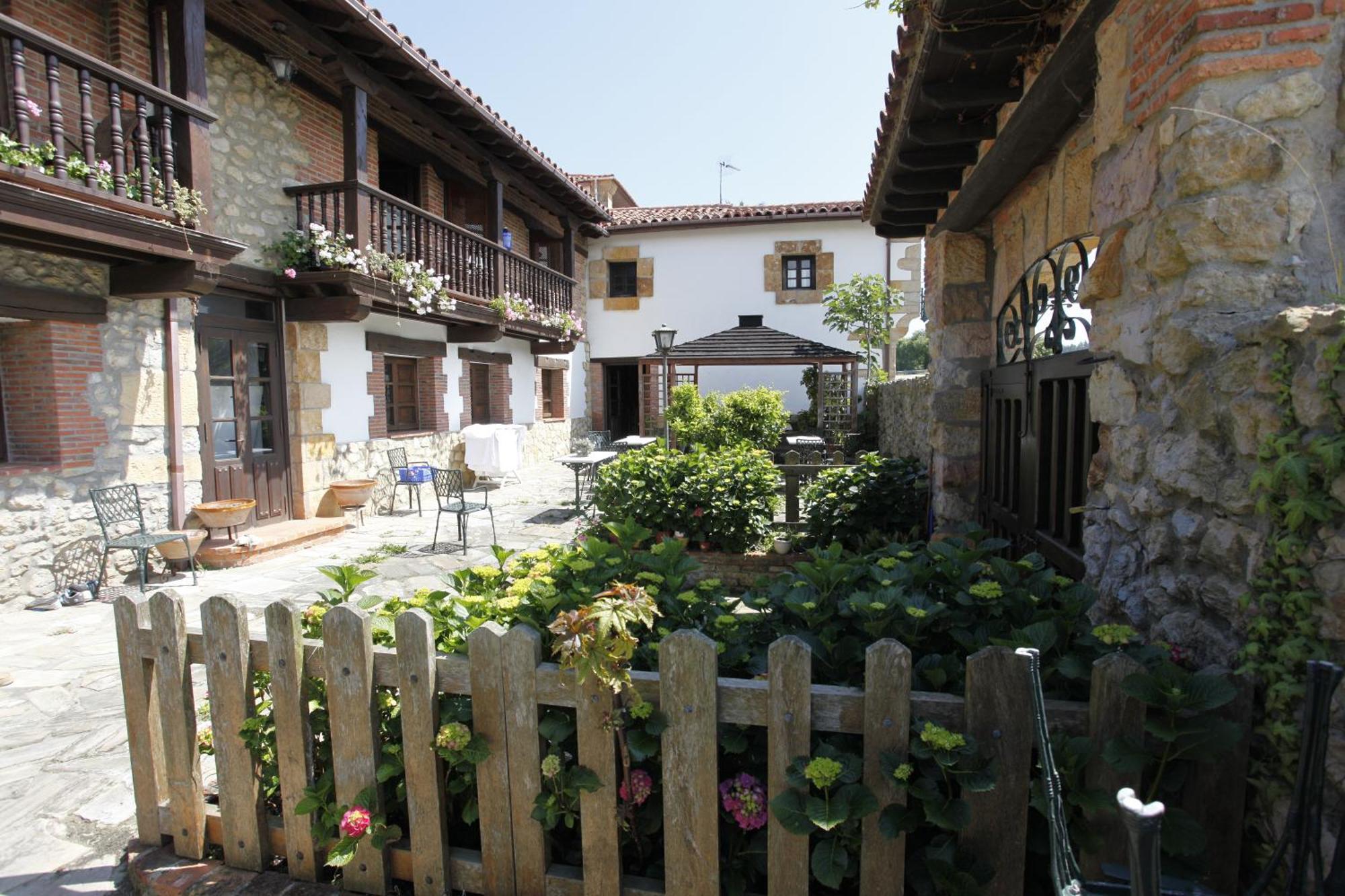 Apartamentos Camino Del Norte Cobreces Luaran gambar